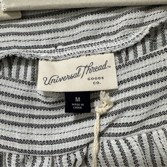 Universal Thread - Picture 2 of 4